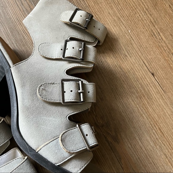 Maurices Booties Peep Toes Chunky Heel Grey Buckles Size 8 - Picture 4 of 10